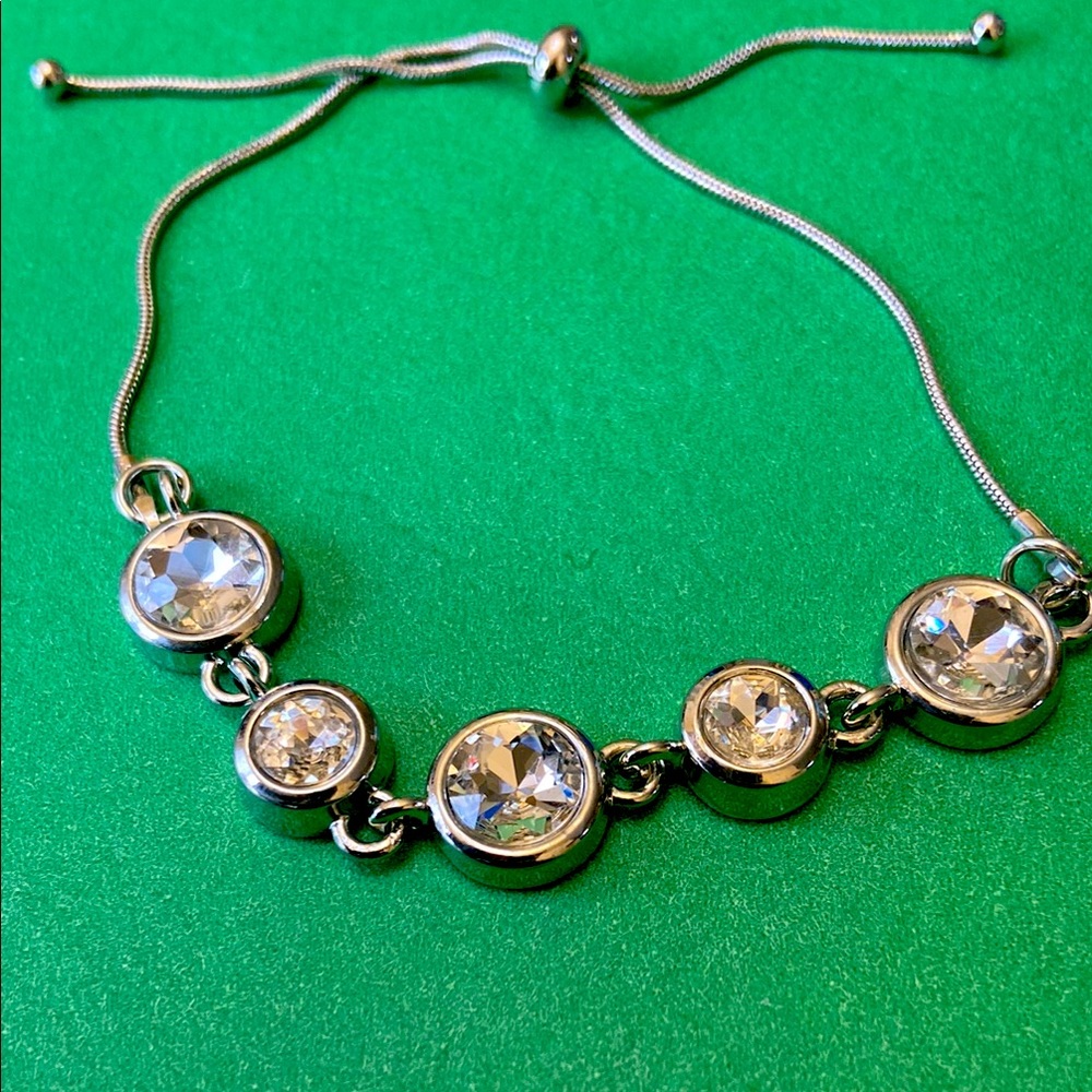 Elegant Silver tone Bracelet with Clear Stones bead ball
